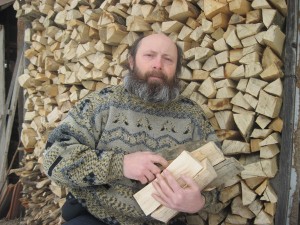 З електропечі генічеський митець Володимир Шпак перейшов на звичайну дров'яну